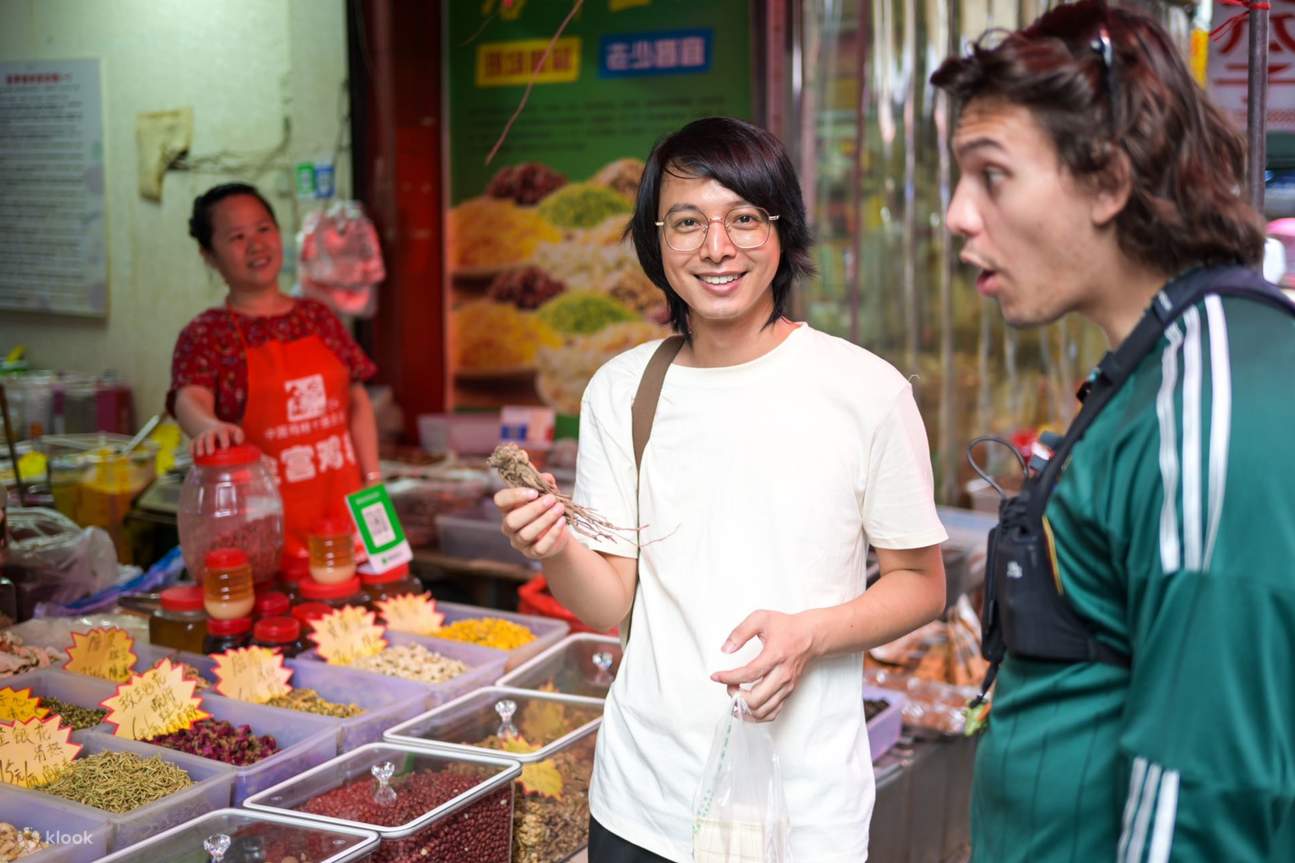 Embarquez pour un voyage culinaire à travers les marchés locaux dans les ruelles de la cuisine du Sichuan - Eatwith