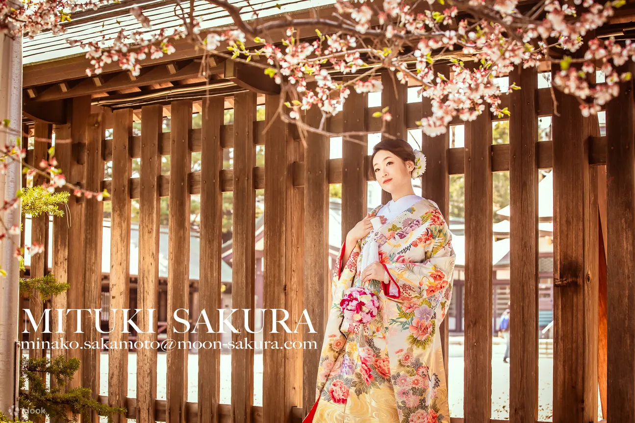 我們提供各種日本傳統服裝，適合所有場合，特別是婚禮、畢業典禮和在我們首選的步行路線上漫步，並且訓練有素的專業人員隨時滿足您的所有優先需求。