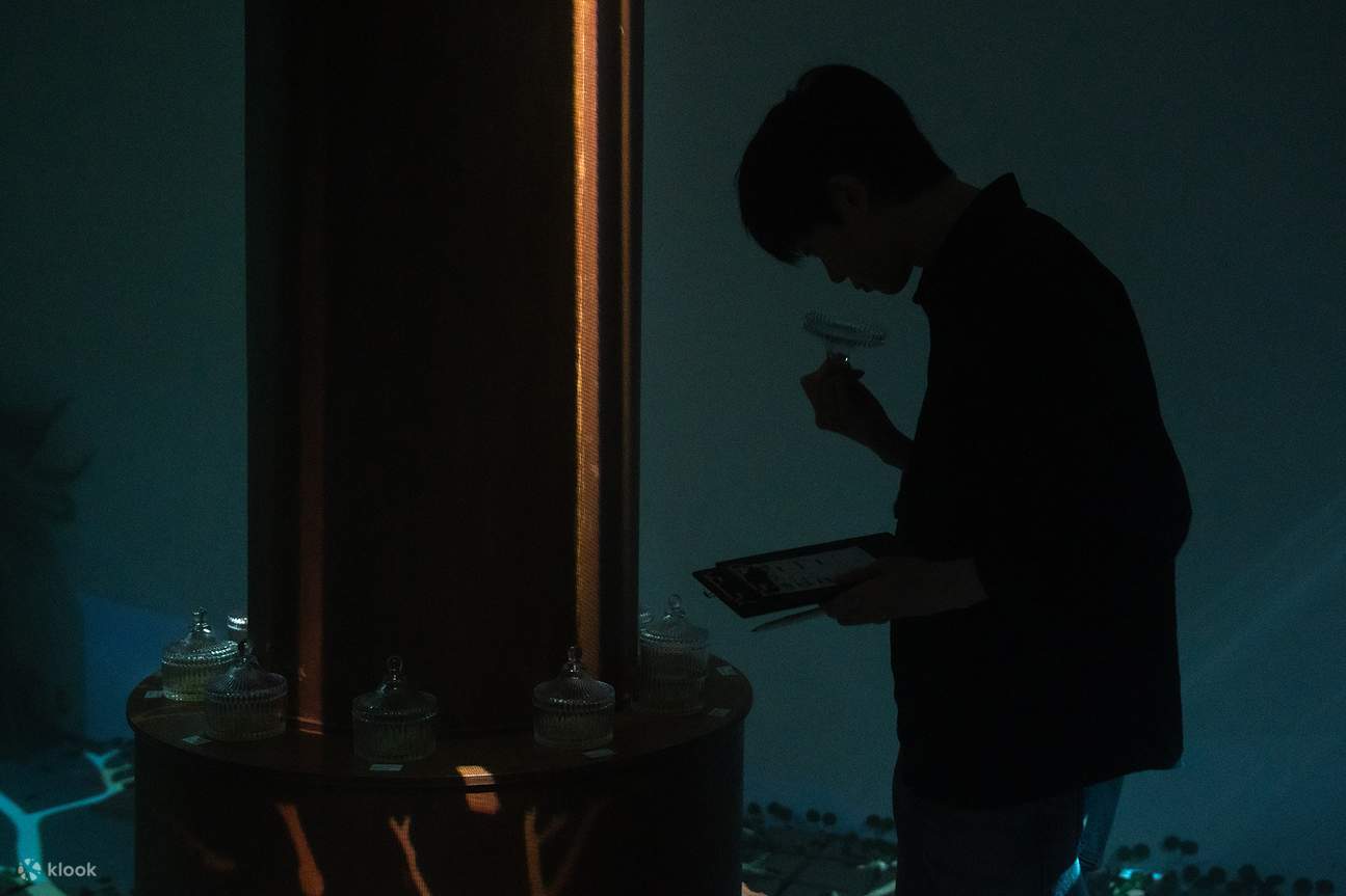 Ruang Pameran Seni Media dan Pemilihan Parfum