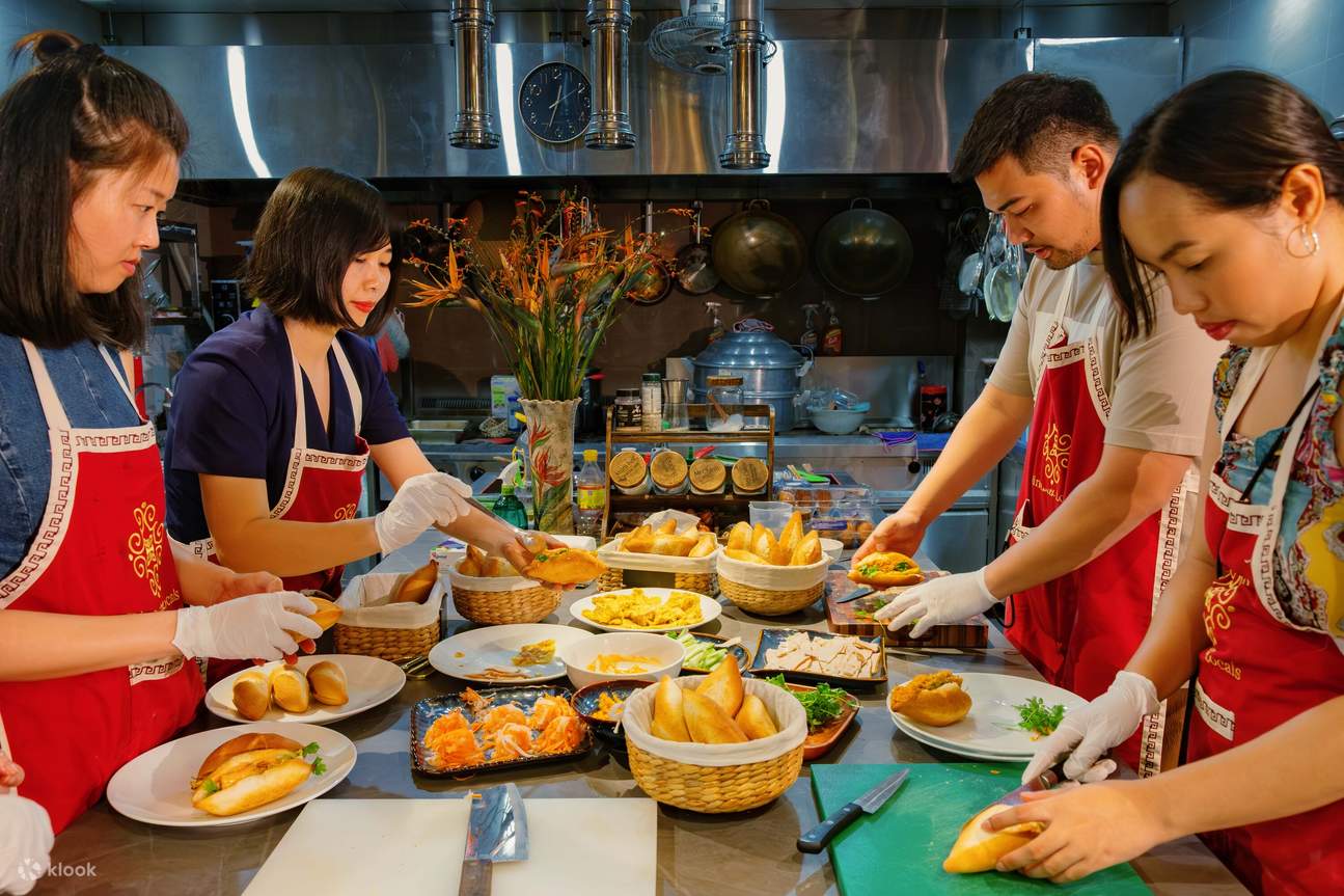 KHÓA HỌC LÀM BÁNH CƠ BẢN HỌC TỪ CHUYÊN GIA BẾP TRƯỞNG KHÁCH SẠN NĂM SAO