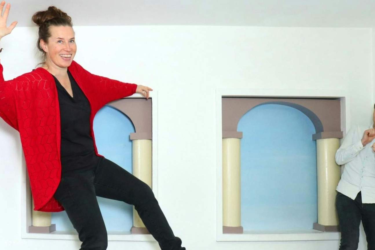 在空间中玩转视角，让游客看起来更高或更矮