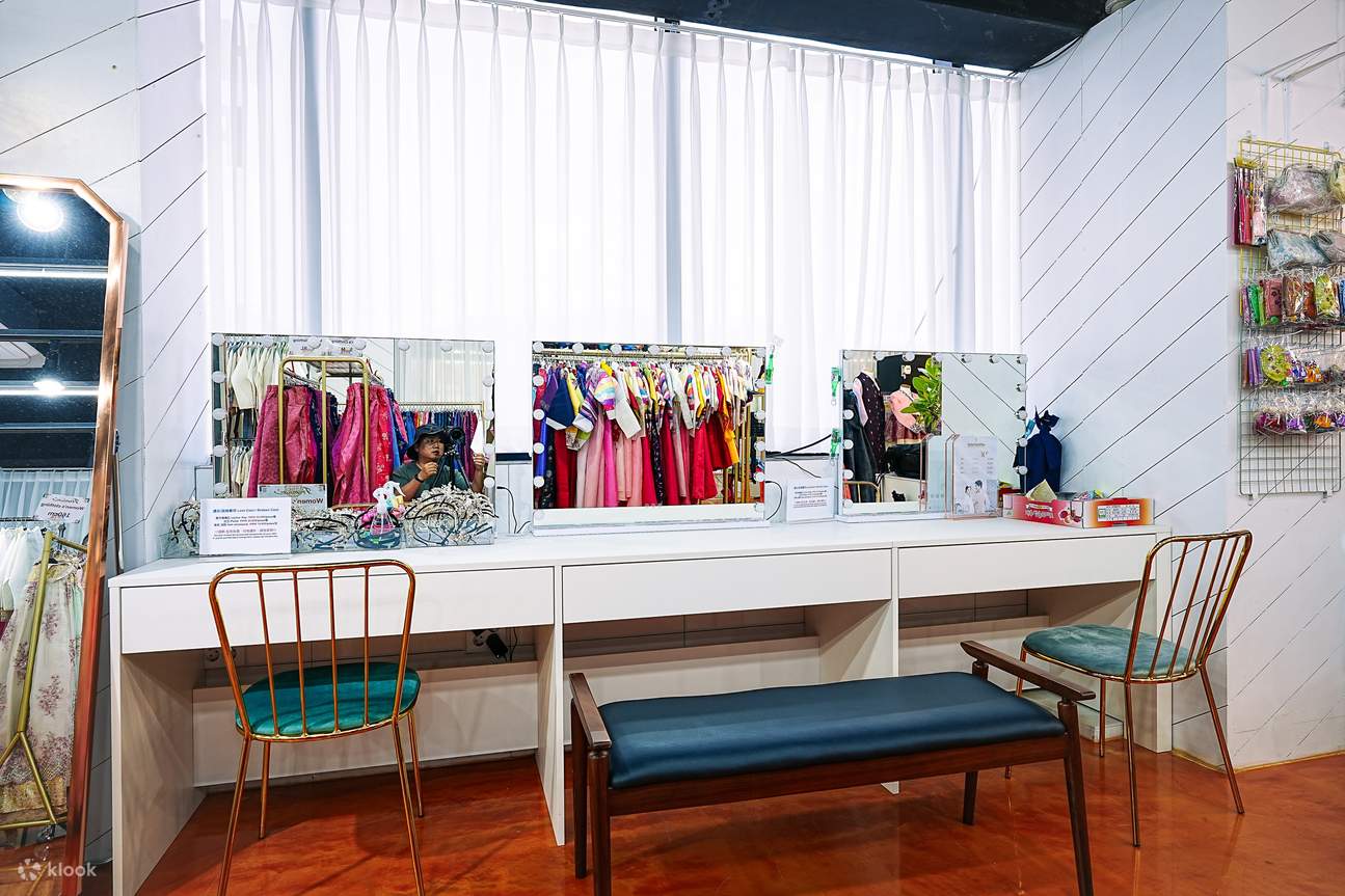 Find a custom hanbok that will make your experience on Namiseom Island even more special