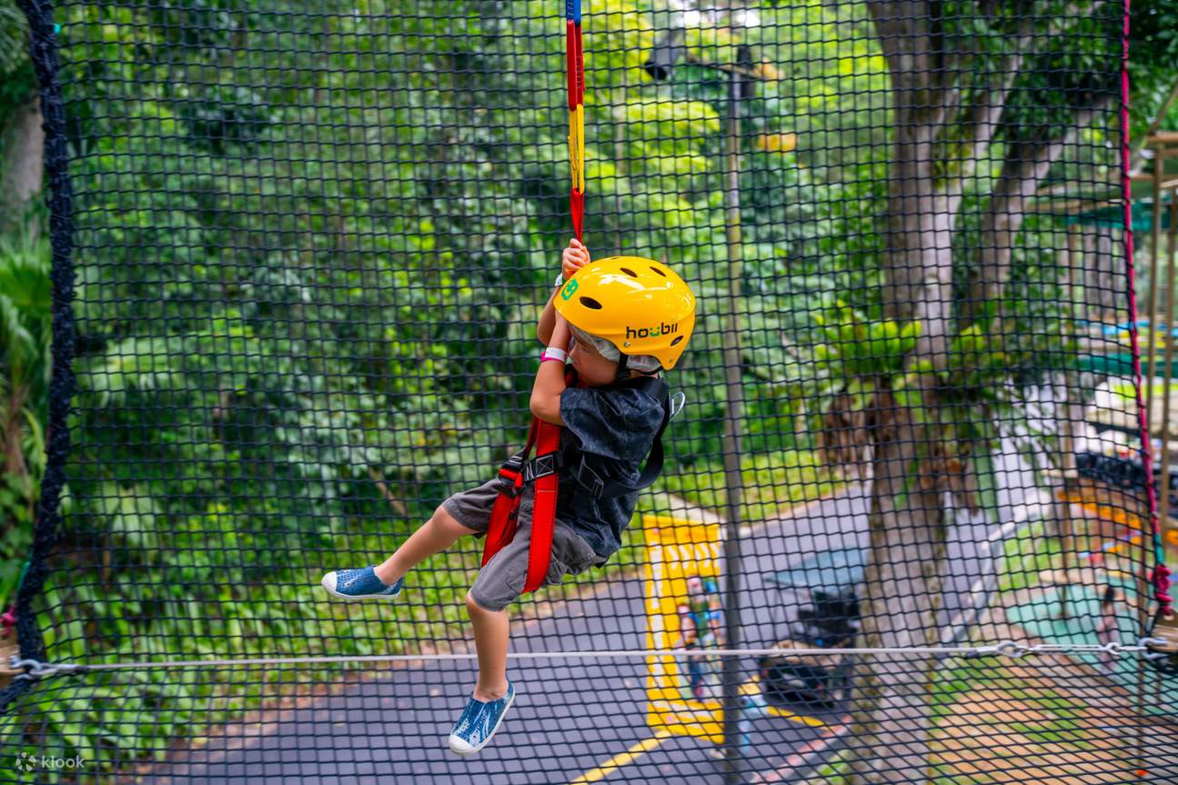 Entrada al circuito de cuerdas Houbii Spot en el zoológico de Singapur