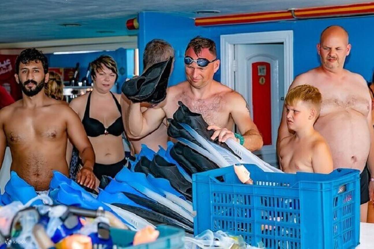 Chuyến đi tàu ngầm bán phần & Show lặn biển kèm dịch vụ đưa đón - Marsa Alam