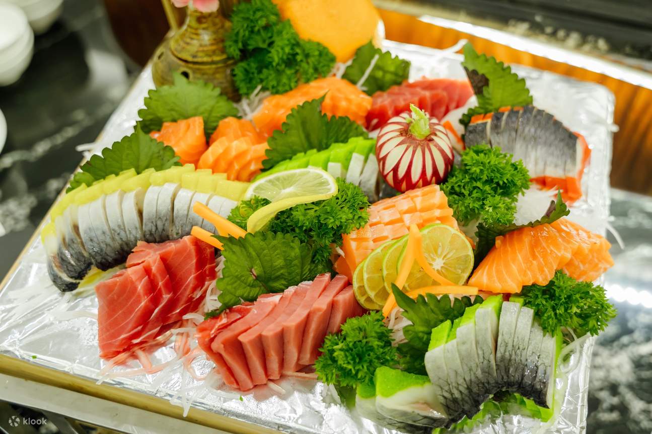 Sunset Canape Party & Makan Malam dengan Iris By Night Show oleh Iris Cruise