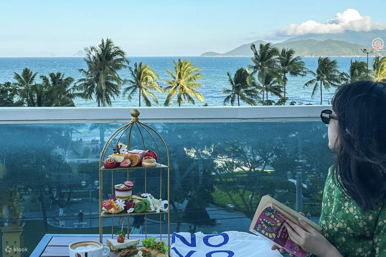Minum Petang Klasik di Novotel Nha Trang