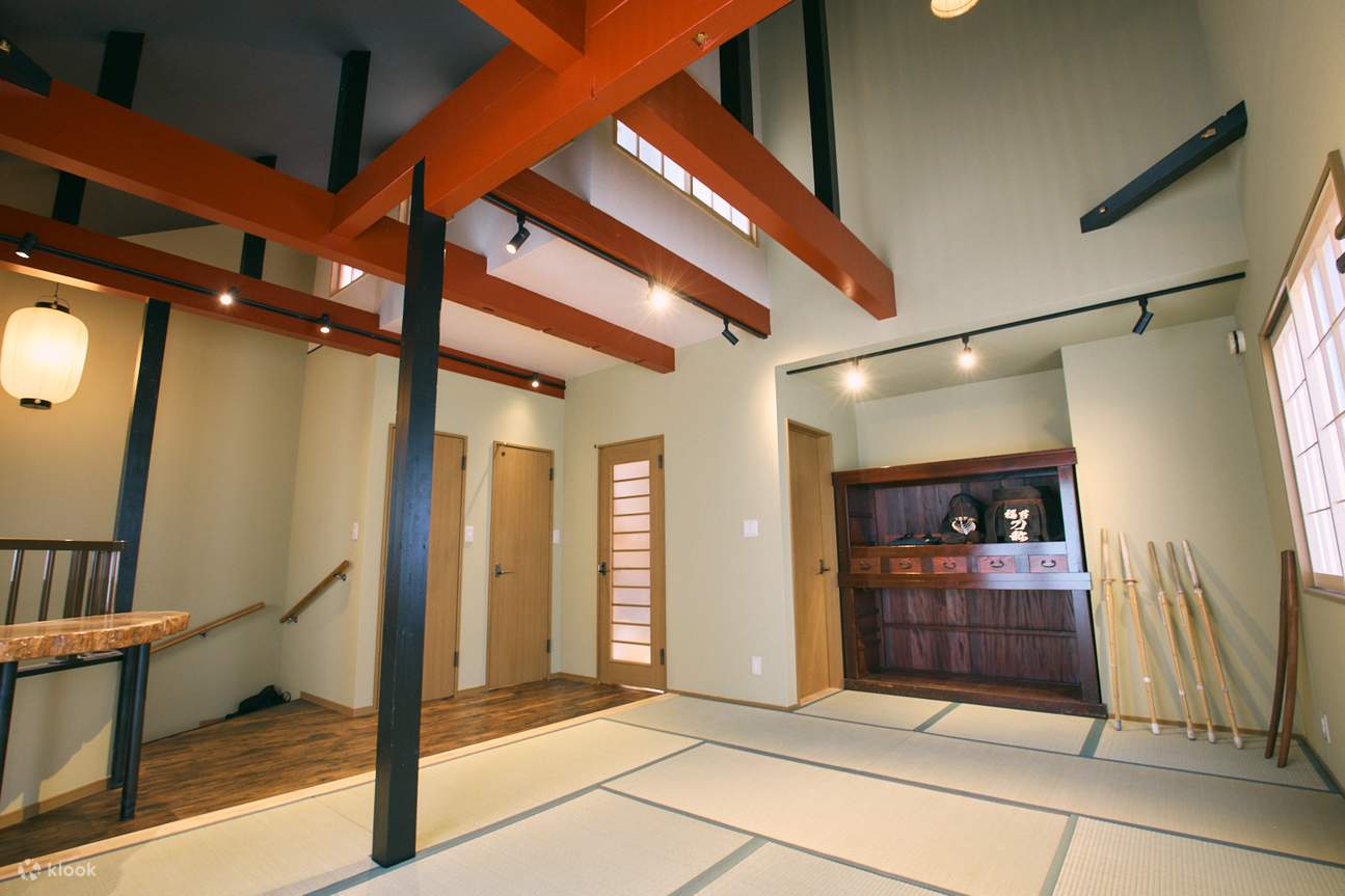 Clase de fabricación de armas ninja en una mansión histórica en Kioto