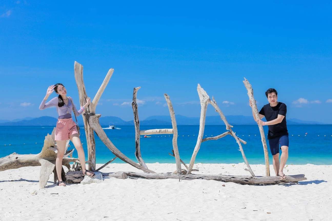 Dừng chân tại bãi biển ở Koh Khai Nok