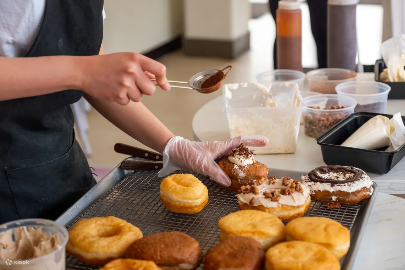 亲眼见证甜点制作的艺术，为旅途中的一场美好体验