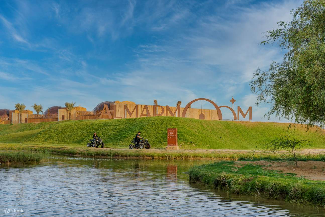 Expérience de glamping et de restauration dans le désert aux Al Marmoom Domes à Dubaï