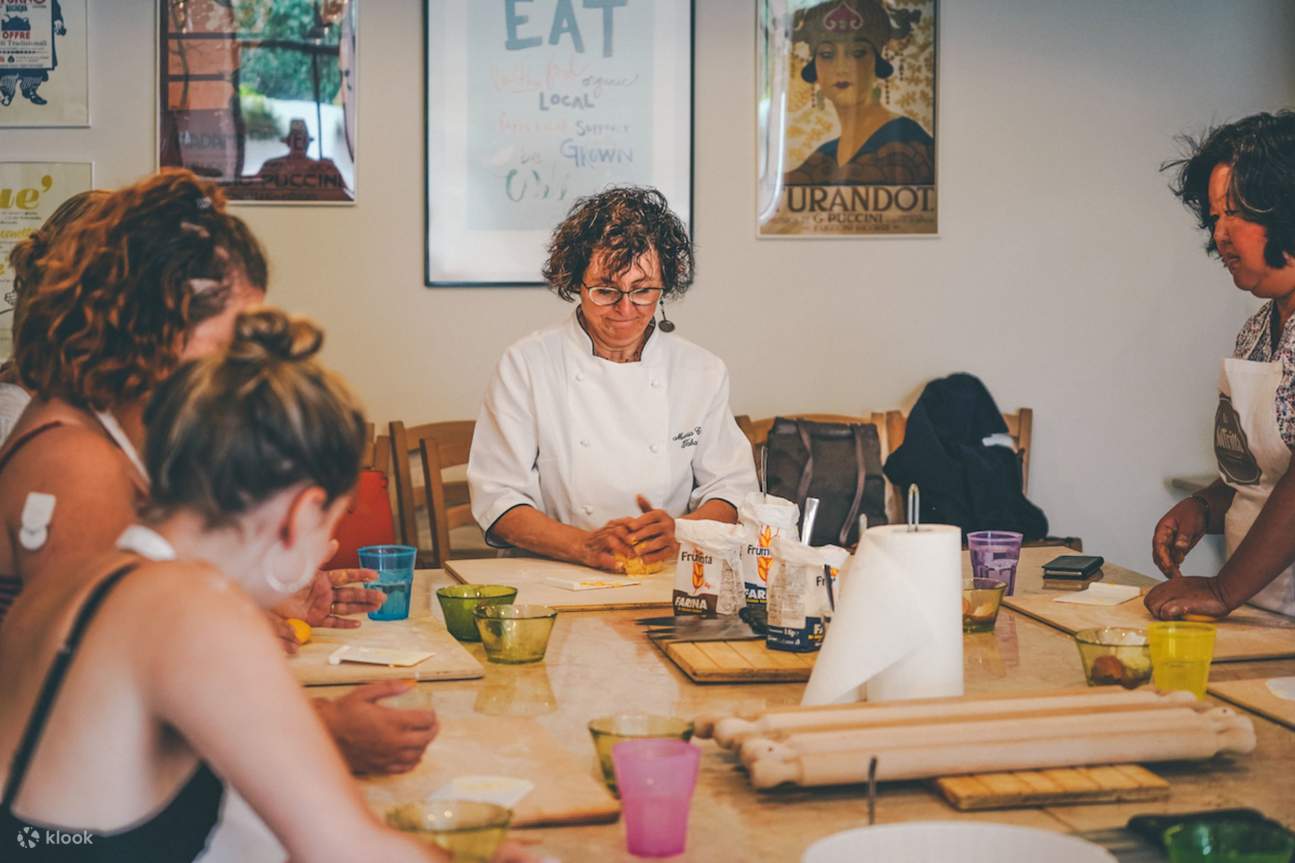 Nấu ăn cùng đầu bếp: trau dồi kỹ năng vô giá và kiến thức chuyên sâu về ẩm thực