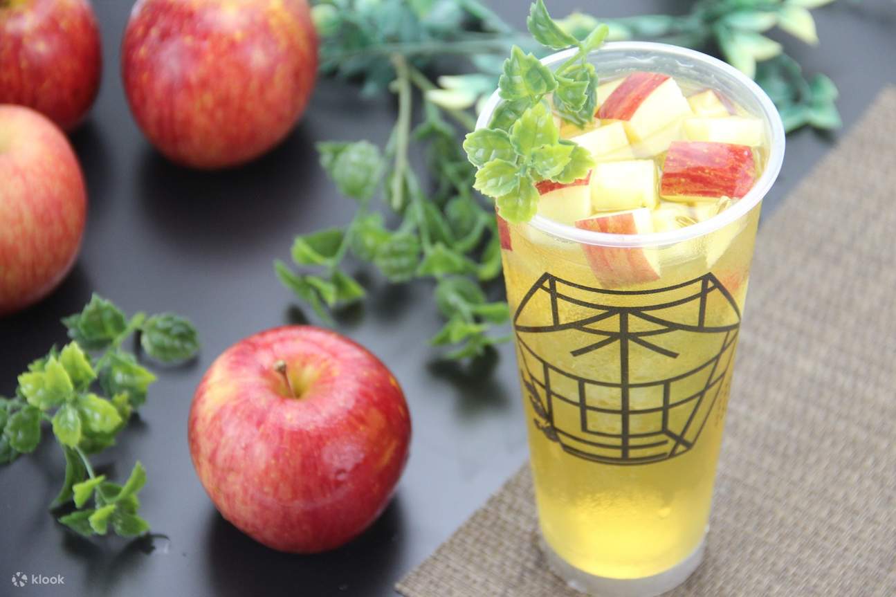 Apple Green Tea at Charles Tea Bar in Kwai Fong