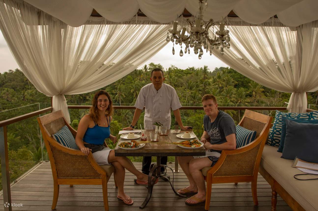 i turisti apprezzano cenare al Goya Boutique Resort