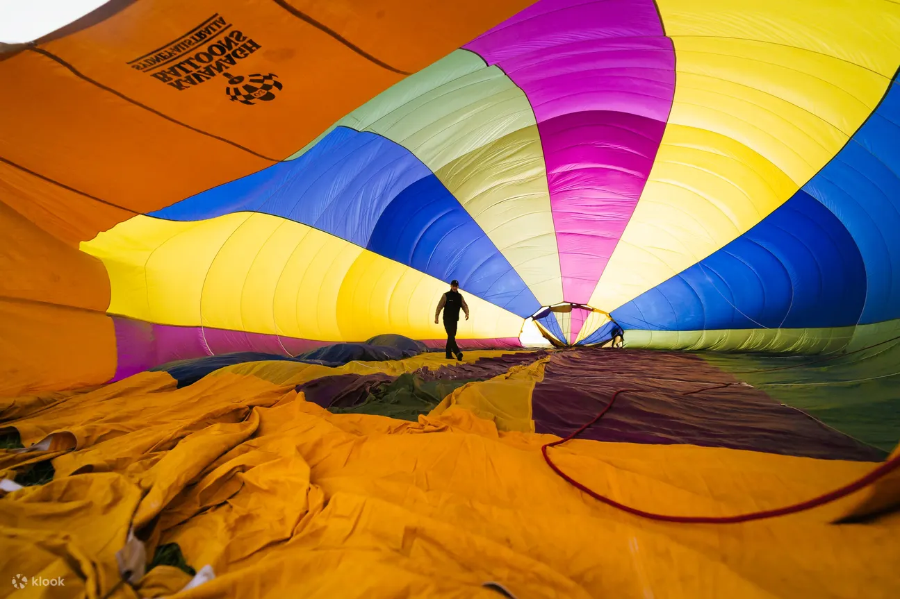 hot air balloon byron bay