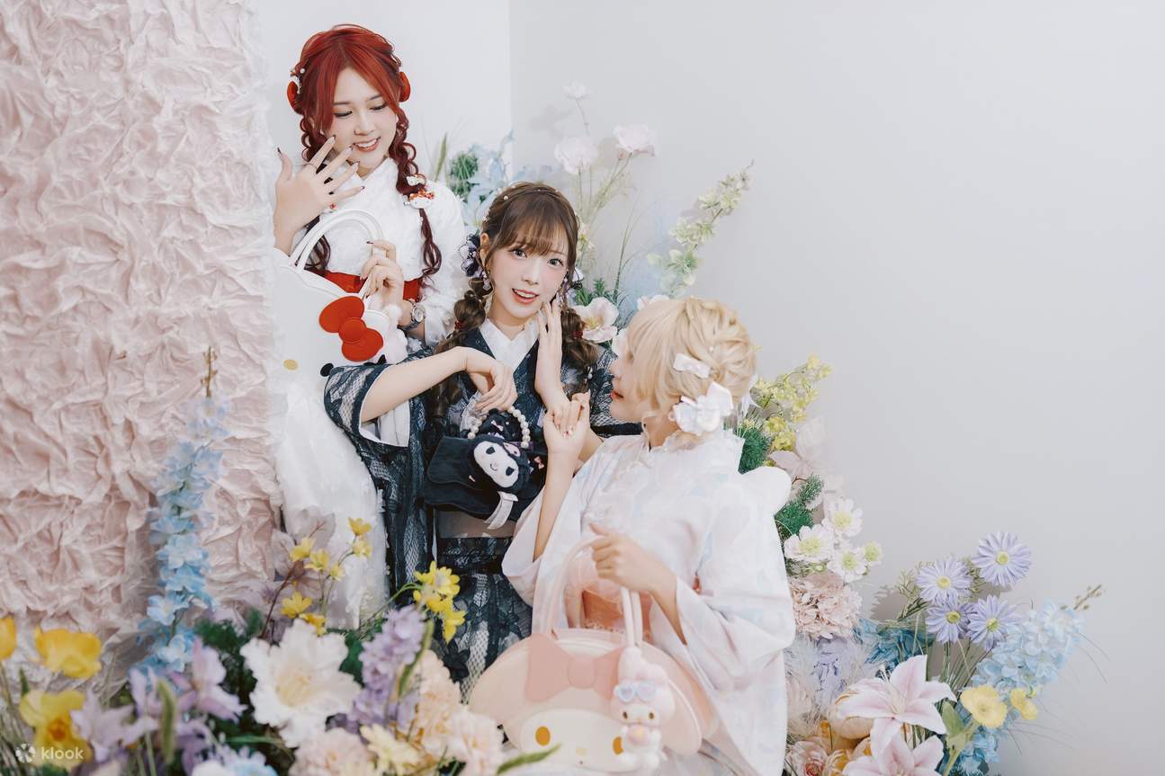 Bring your own dolls and we'll add them to your kimono for an original look! (Klook Exclusive Characters Kimono: Pink, Purple/Black, Red/white,blue)