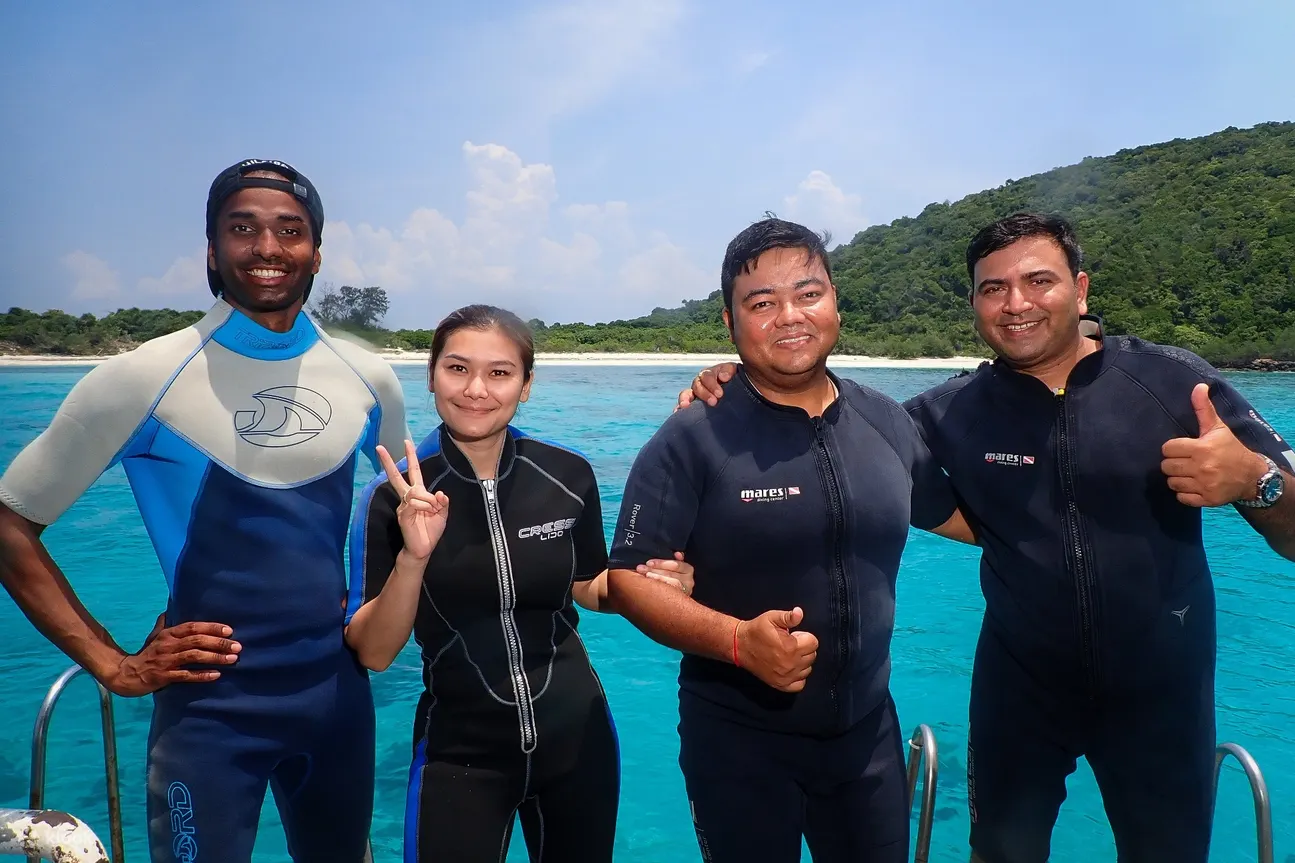 在芭堤雅 PADI 五星潜水中心体验水肺潜水
