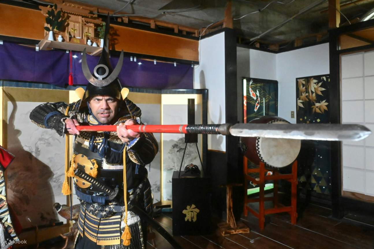 Kelas amali untuk mempelajari Bushido & Zen berdekatan OsakaCastle dengan foto