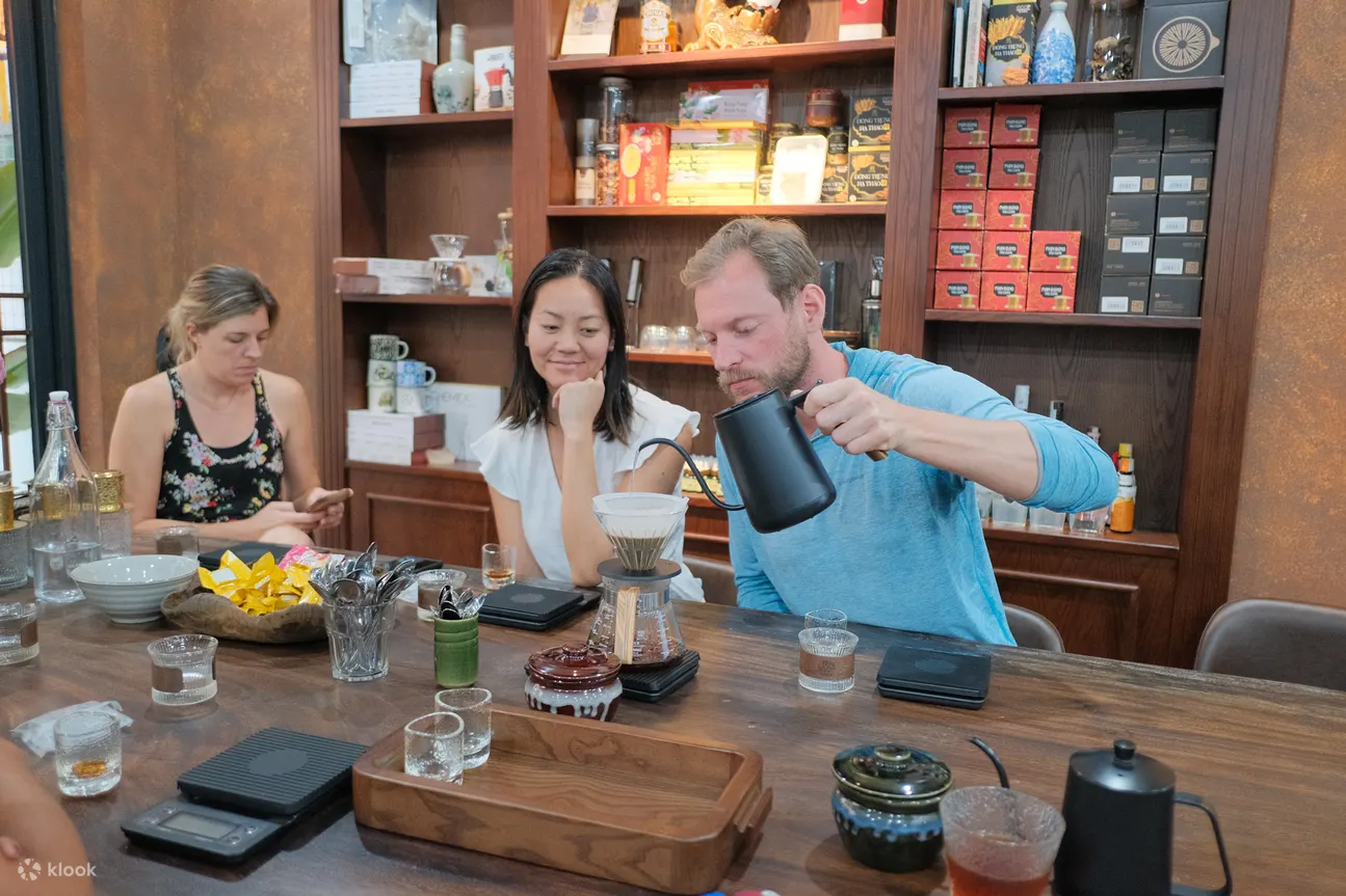 Brews & Bites：河内咖啡工坊提供传统餐点和葡萄酒