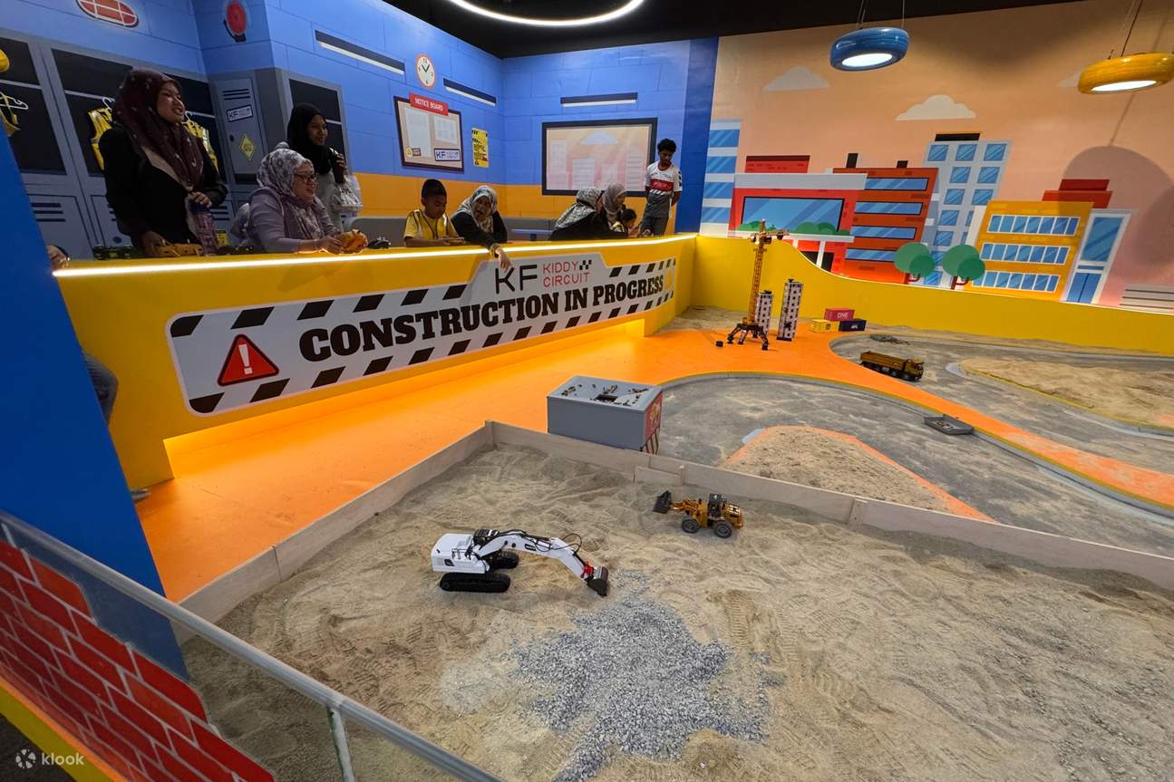 Đi tàu KF Kiddy Circuit ở AEON Shah Alam