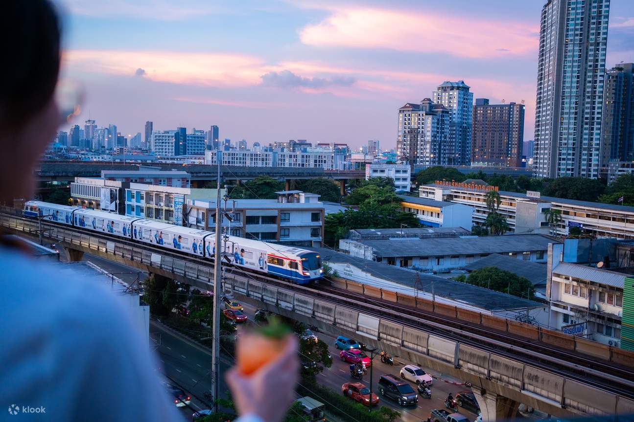 LUNA 48 Rooftop Bar al Ramada Bangkok Sukhumvit 48