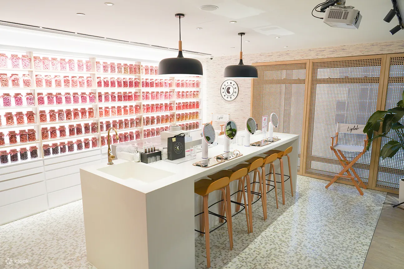 Out of Colours - Lipstick Workshop | Liplab | Parent-child | Besties | Causeway Bay