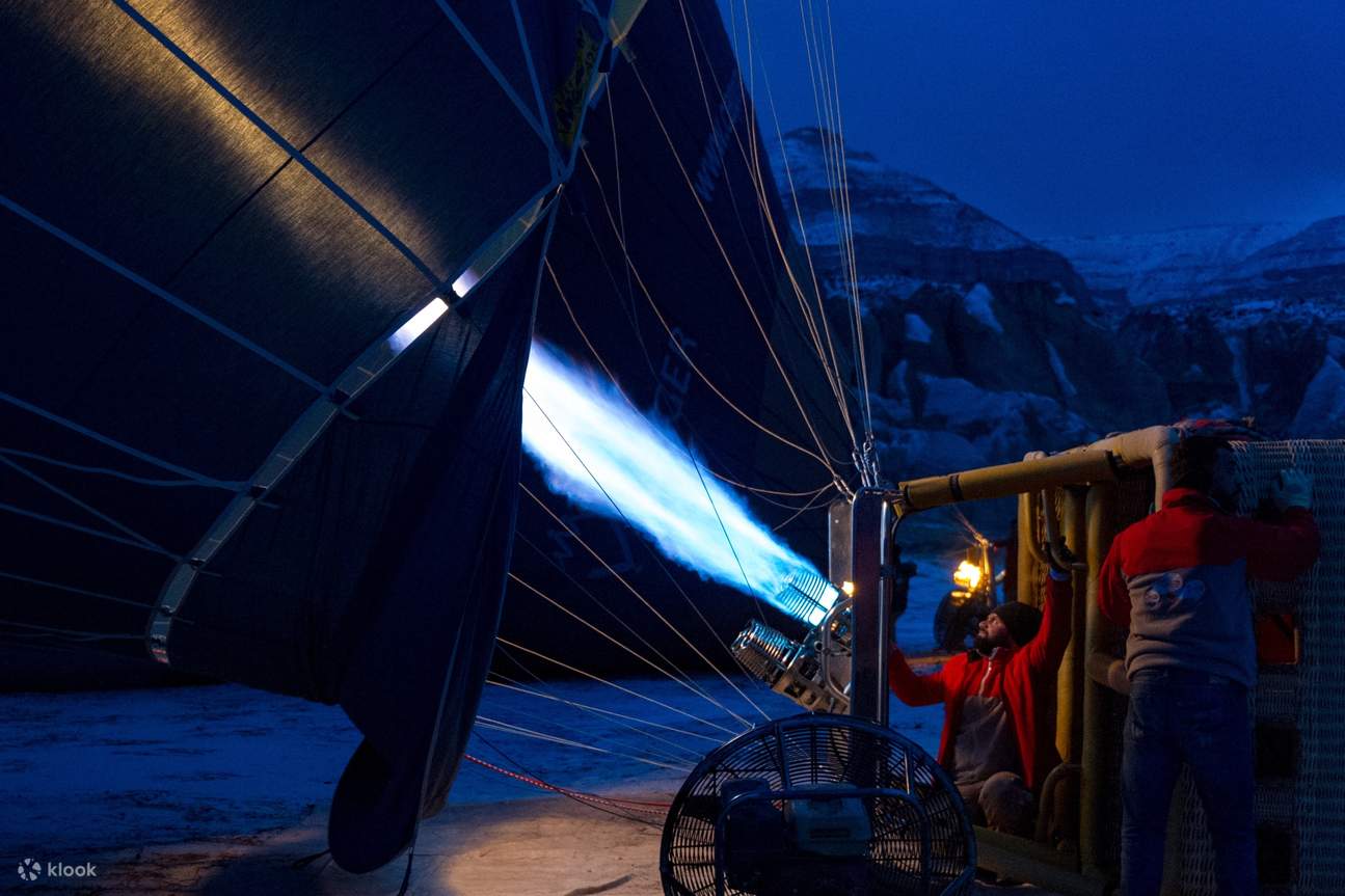 sunrise hot air balloon in cappadocia