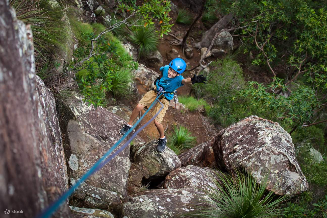 การโรยตัวจากยอดเขางังกัน (Glass House Mountains)