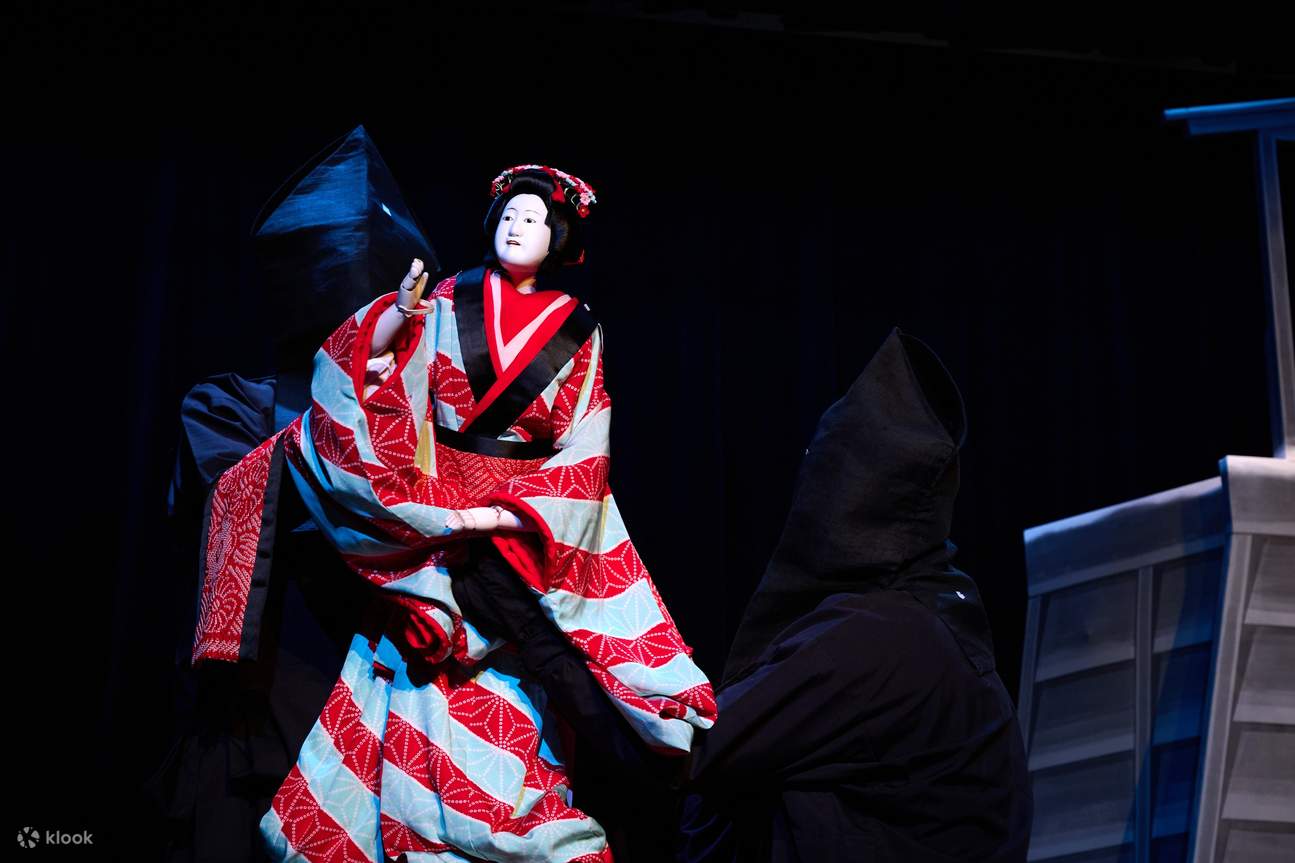 Persembahan Seni Tradisional di Gion Corner