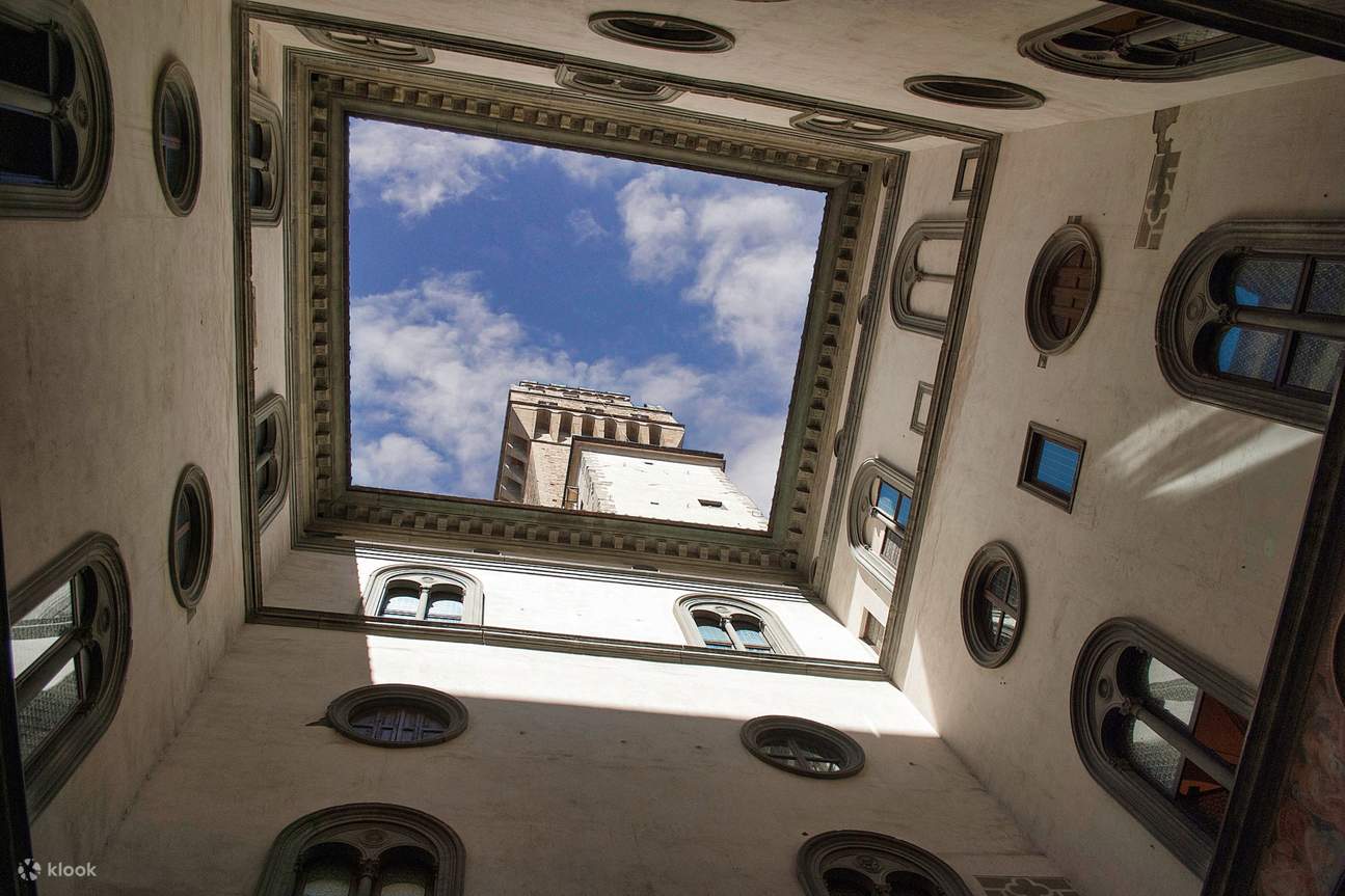La arquitectura del Palazzo Vecchio exhibe el estilo austero del siglo XIV