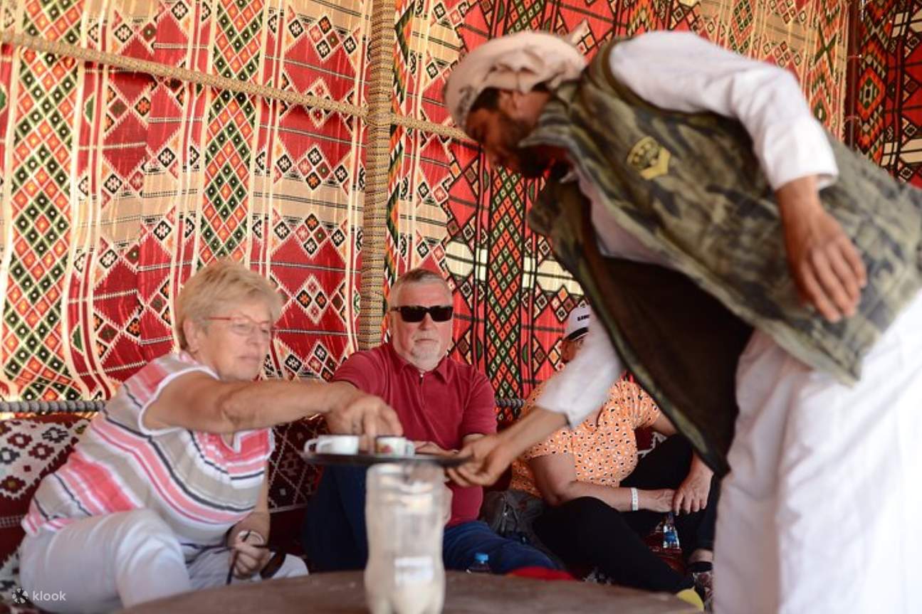 觀星和吉普車衝沙之旅，享用貝都因晚餐 - 洪加達