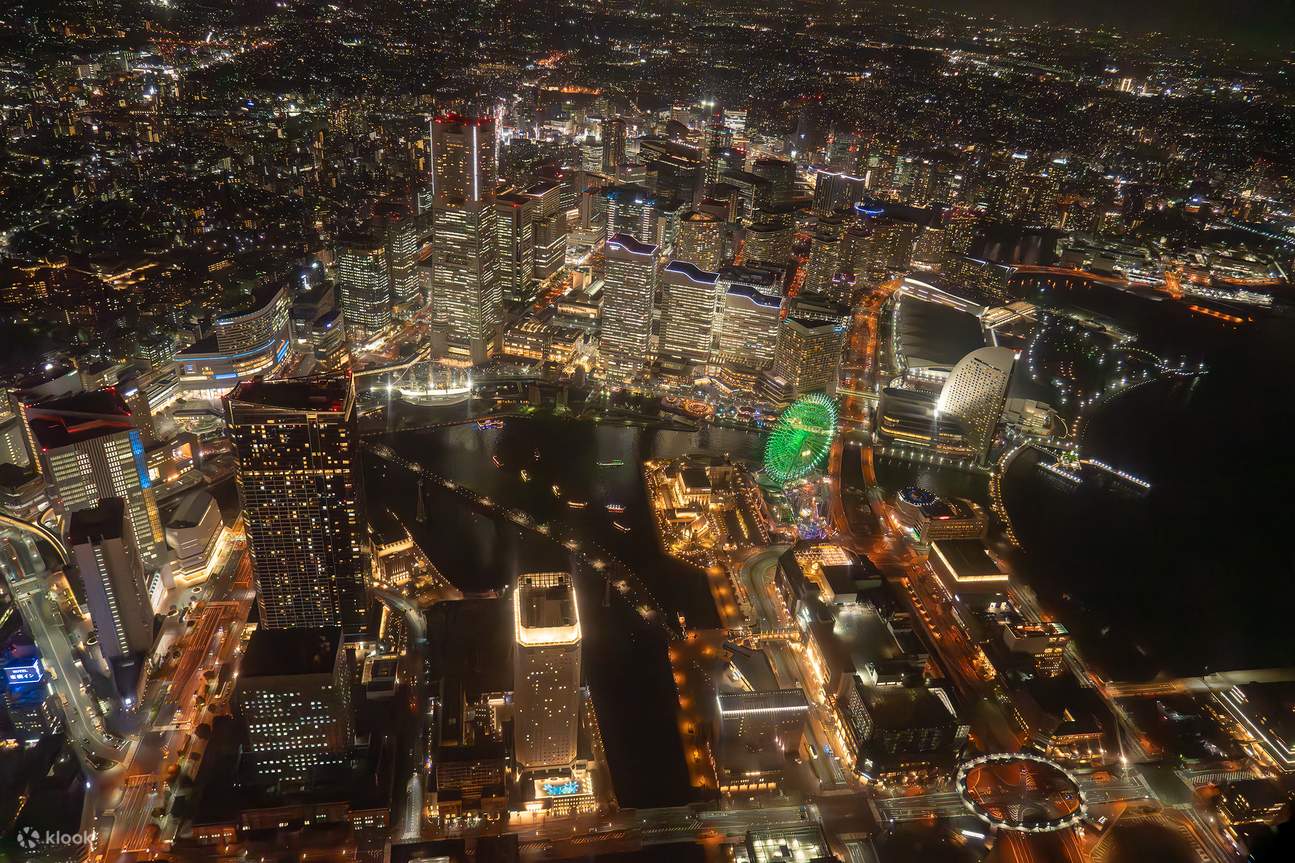 Helikopter pemandangan malam Tokyo