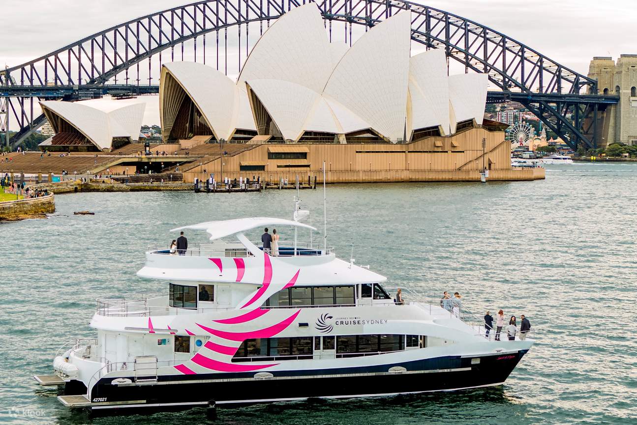 Pelayaran Makan Tengah Hari Hari Krismas di Sydney Harbour