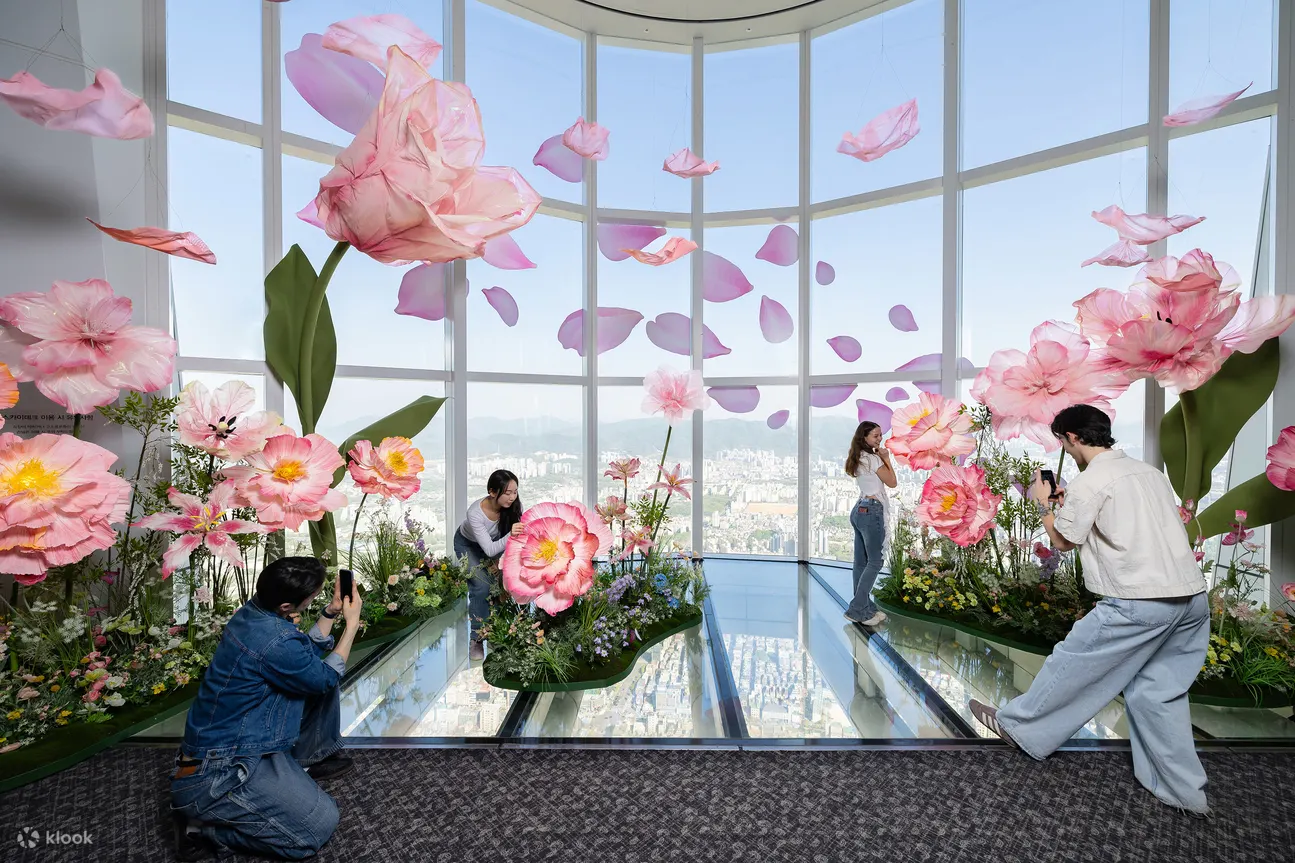 “Flower Observatory” – Experience the Blooming Universe Big Flower on the 118th floor, Universe Flower.