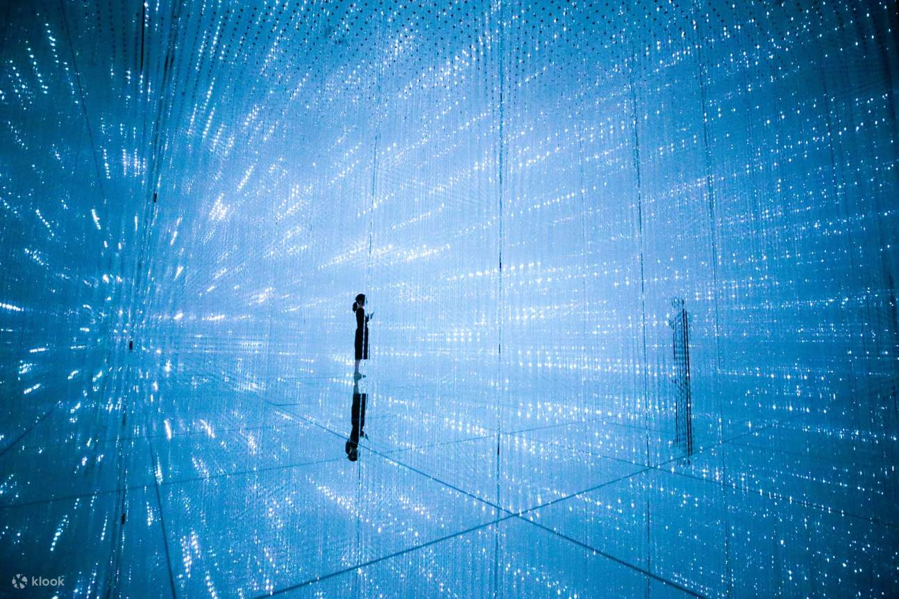 teamlab planets tokyo - infinite crystal universe exhibit