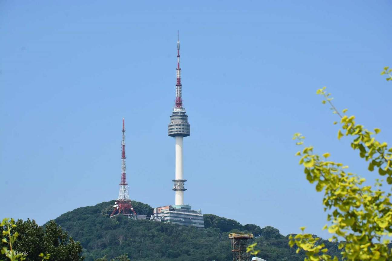 Nseoul tower in day time