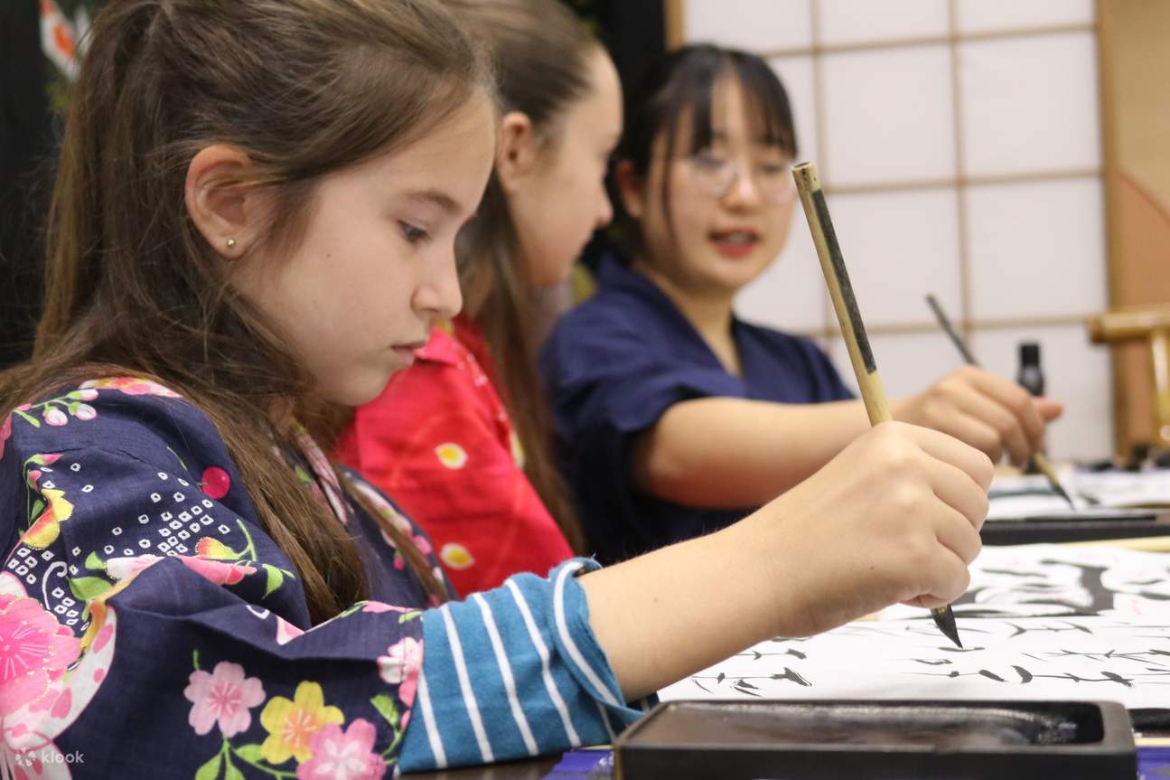 Lớp học thực hành tìm hiểu về Bushido & Thiền gần Lâu đài Osaka với ảnh