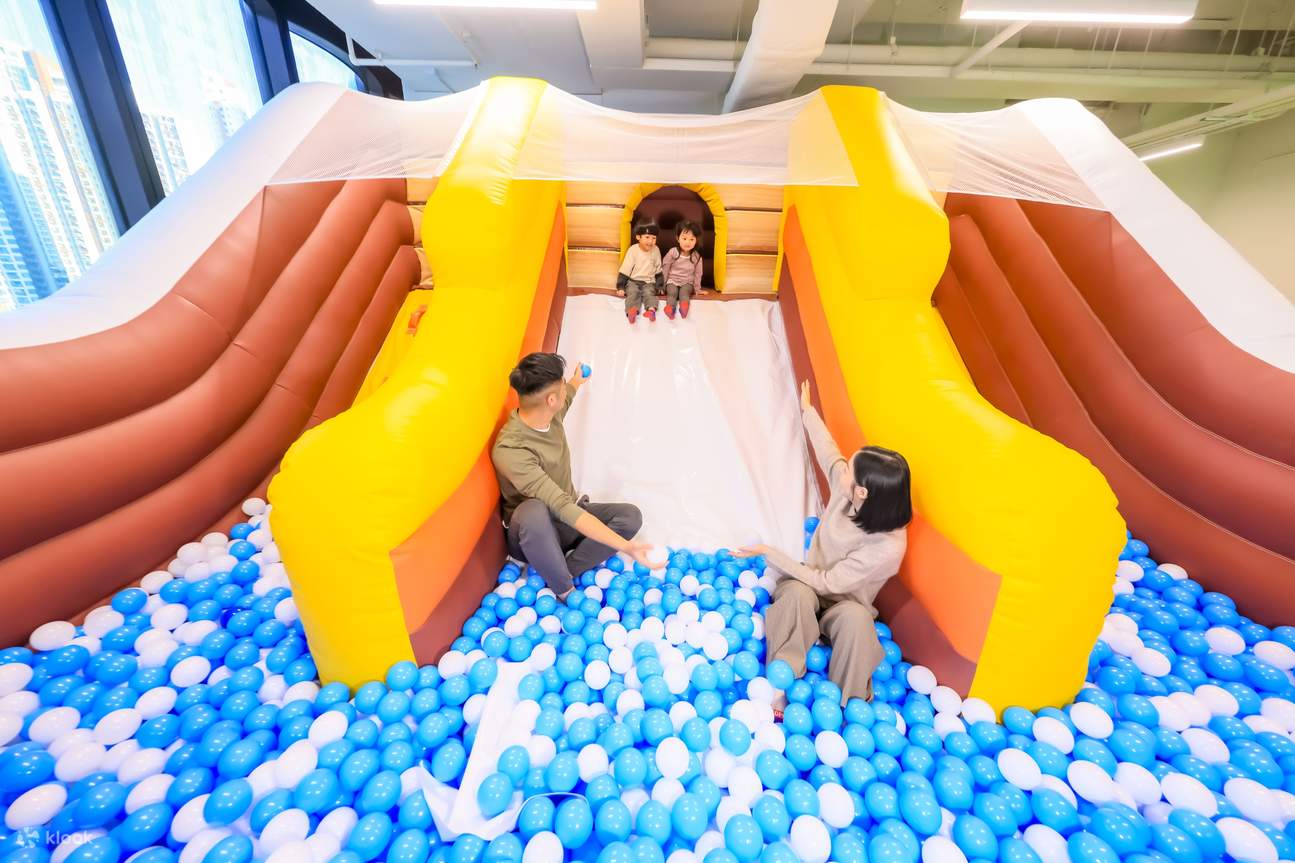 The Jungle Expedition Ship designed by Eli the Elephant Engineer is full of fun! It boasts a thrilling 3-metre-tall slide and the only large-scale ball pit in the playground! Start sailing with friends into this nautical adventure without having to get we