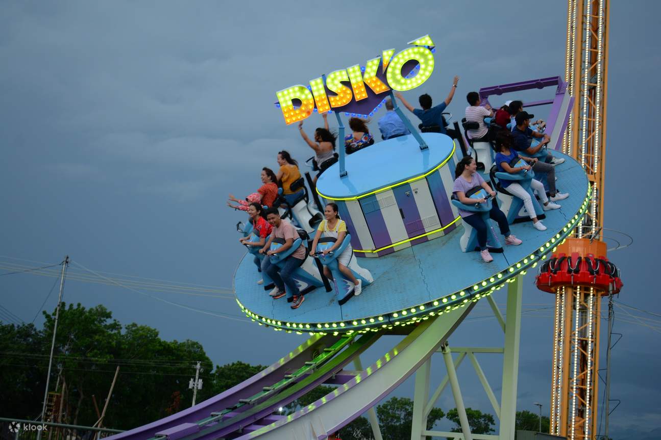 可容纳 16 名乘客的 Disko 旋转轮游乐设施