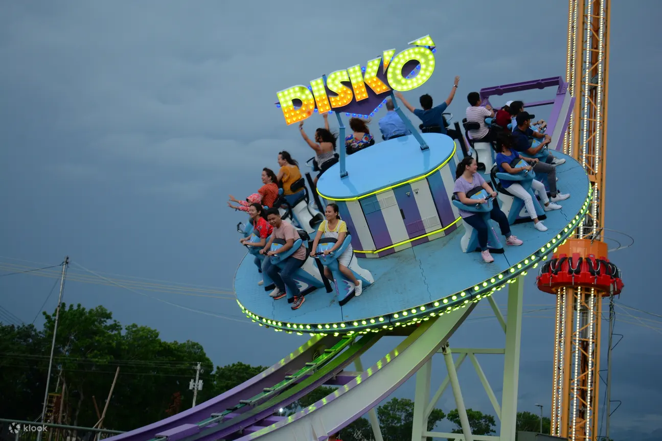 可容纳 16 名乘客的 Disko 旋转轮游乐设施