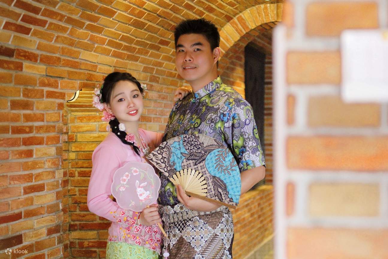 Nyonya Kebaya and Batik Experience in Malacca