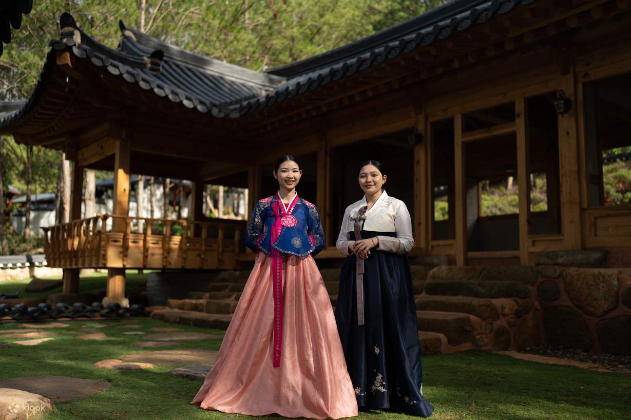 Hanok Korean Ancient House, dove potrete avere l'opportunità di scattare bellissime foto per conservare ricordi indimenticabili con gli abiti tradizionali coreani.