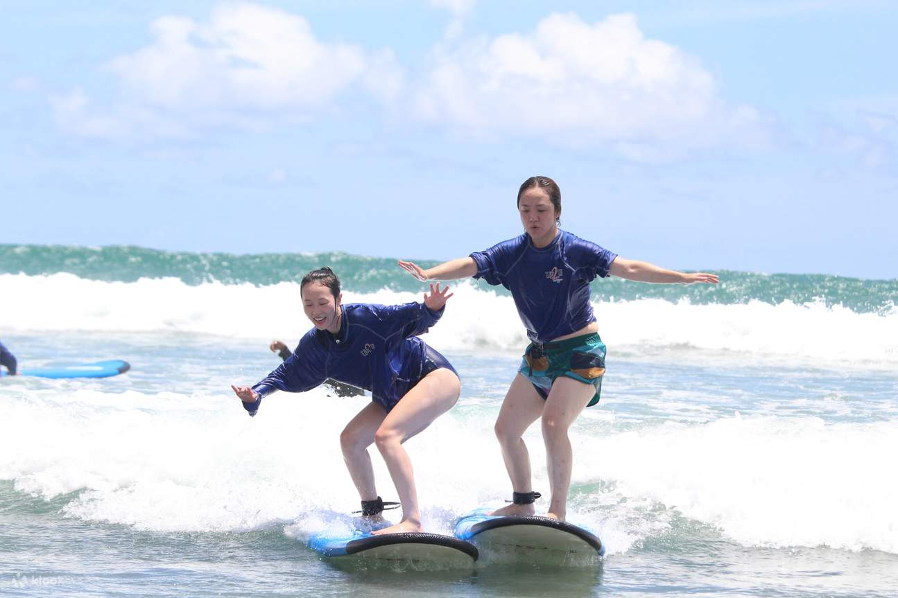Escuela de surf y clases de surf en Kuta