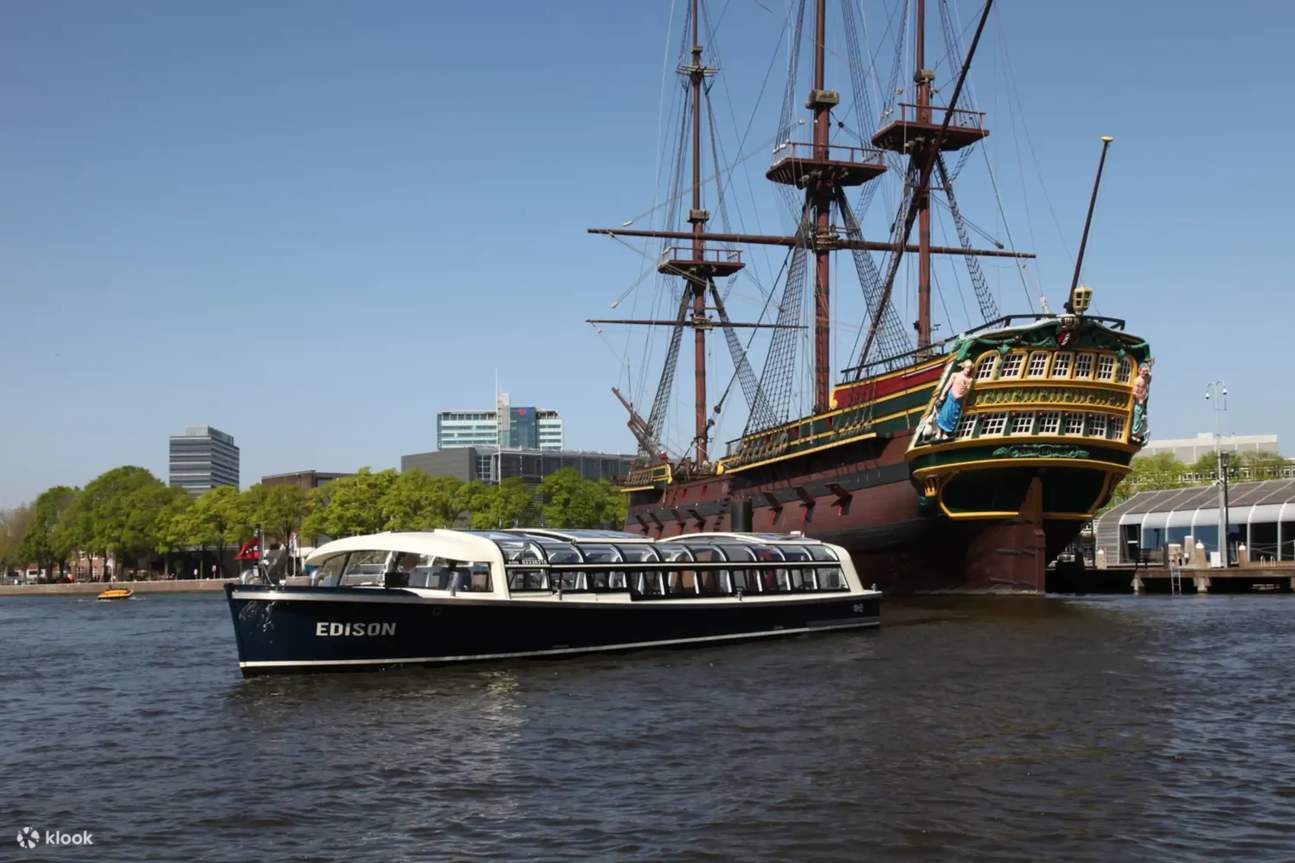 Abadikan keindahan Amsterdam di atas Blue Boat Canal Cruise