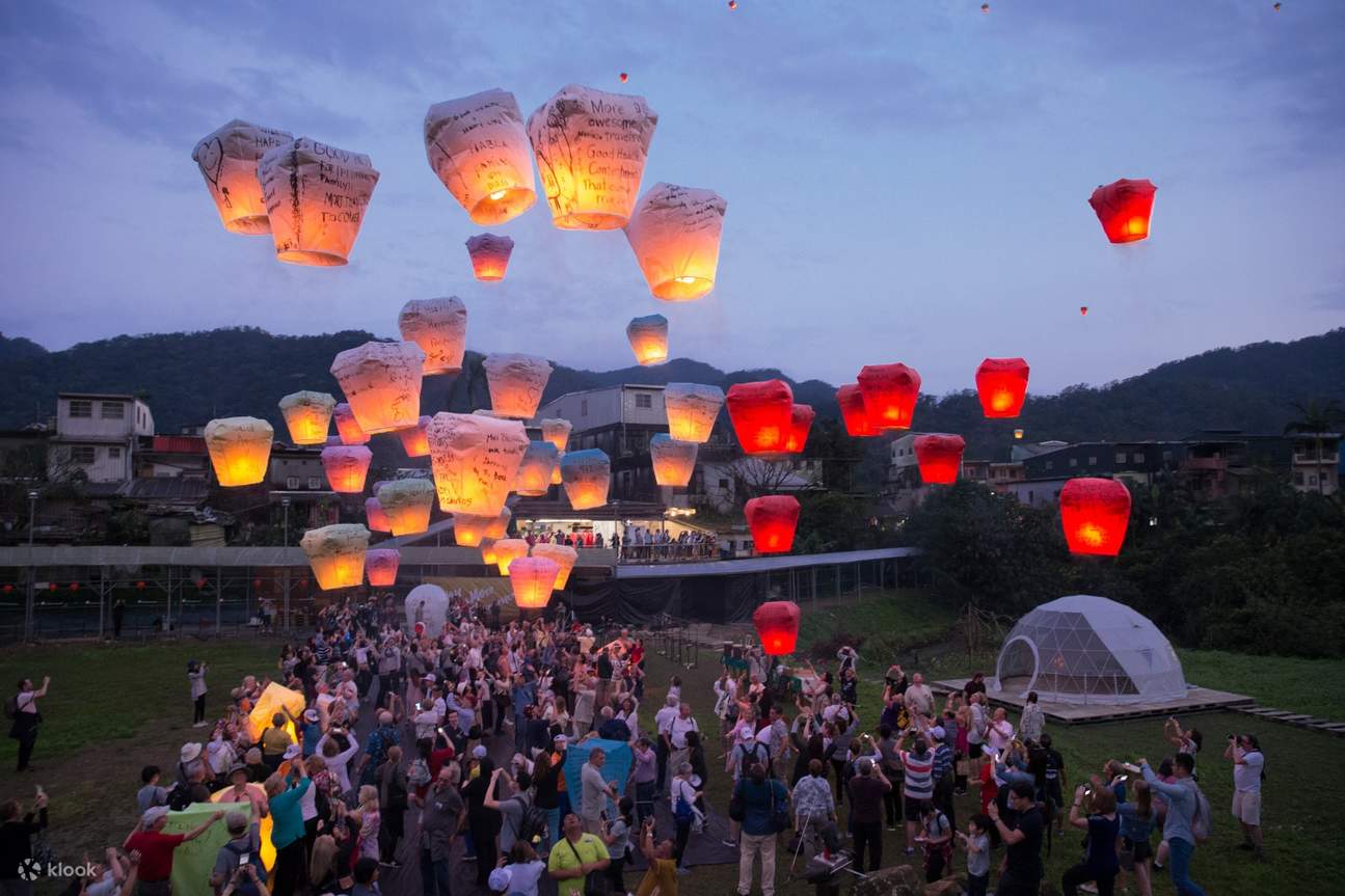 2018 Exclusive MidAutumn Pingxi Sky Lantern Festival and Shifen Old