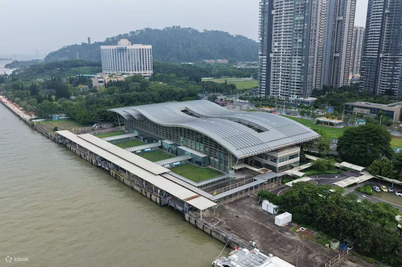 Perjalanan lebih nyaman dengan kapal yang dilengkapi fasilitas lengkap