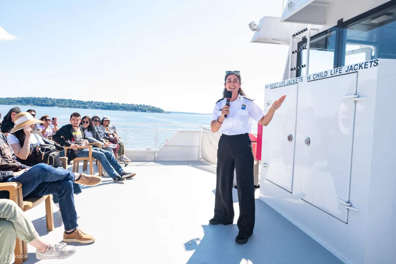 聆听现场解说，了解西雅图丰富的海滨历史和充满活力的航海故事