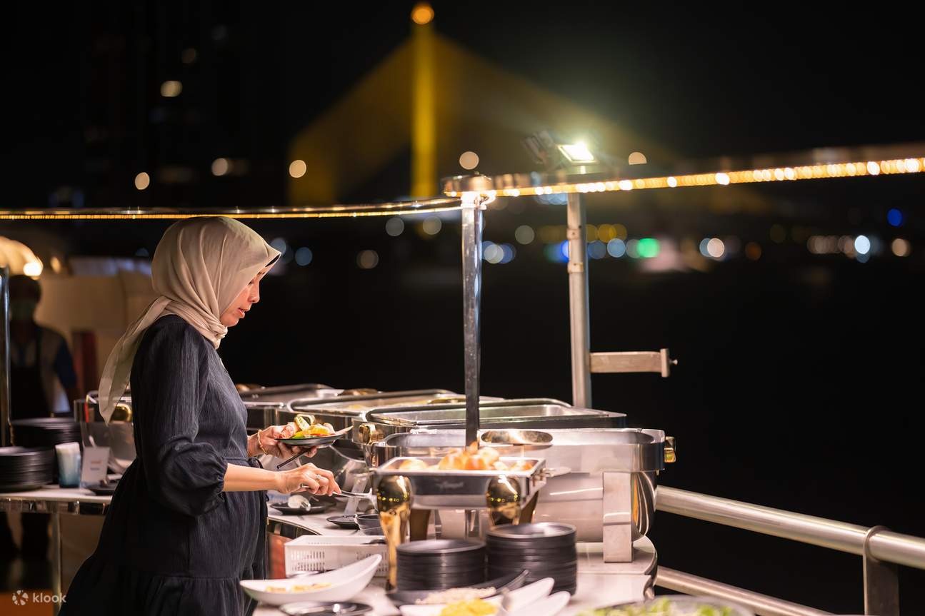 Dining on Riverside Faraya Cruise