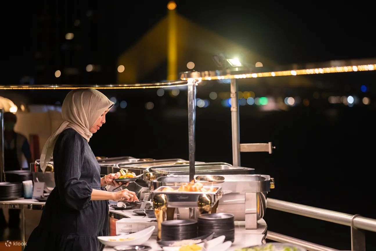 Dining on Riverside Faraya Cruise