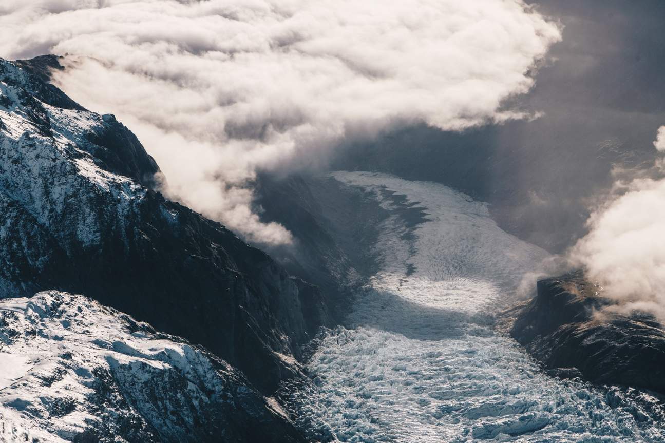 вид на горы сверху