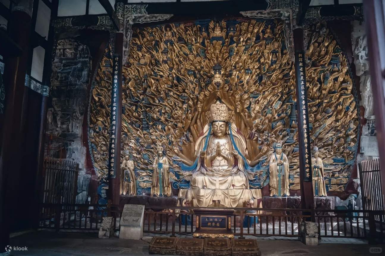 Lawatan Sehari Penuh ke Dazu, Chongqing dengan Kereta Sewa